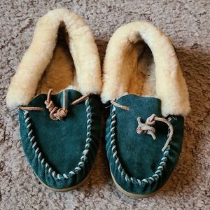 LL BEAN ladies slippers size 9